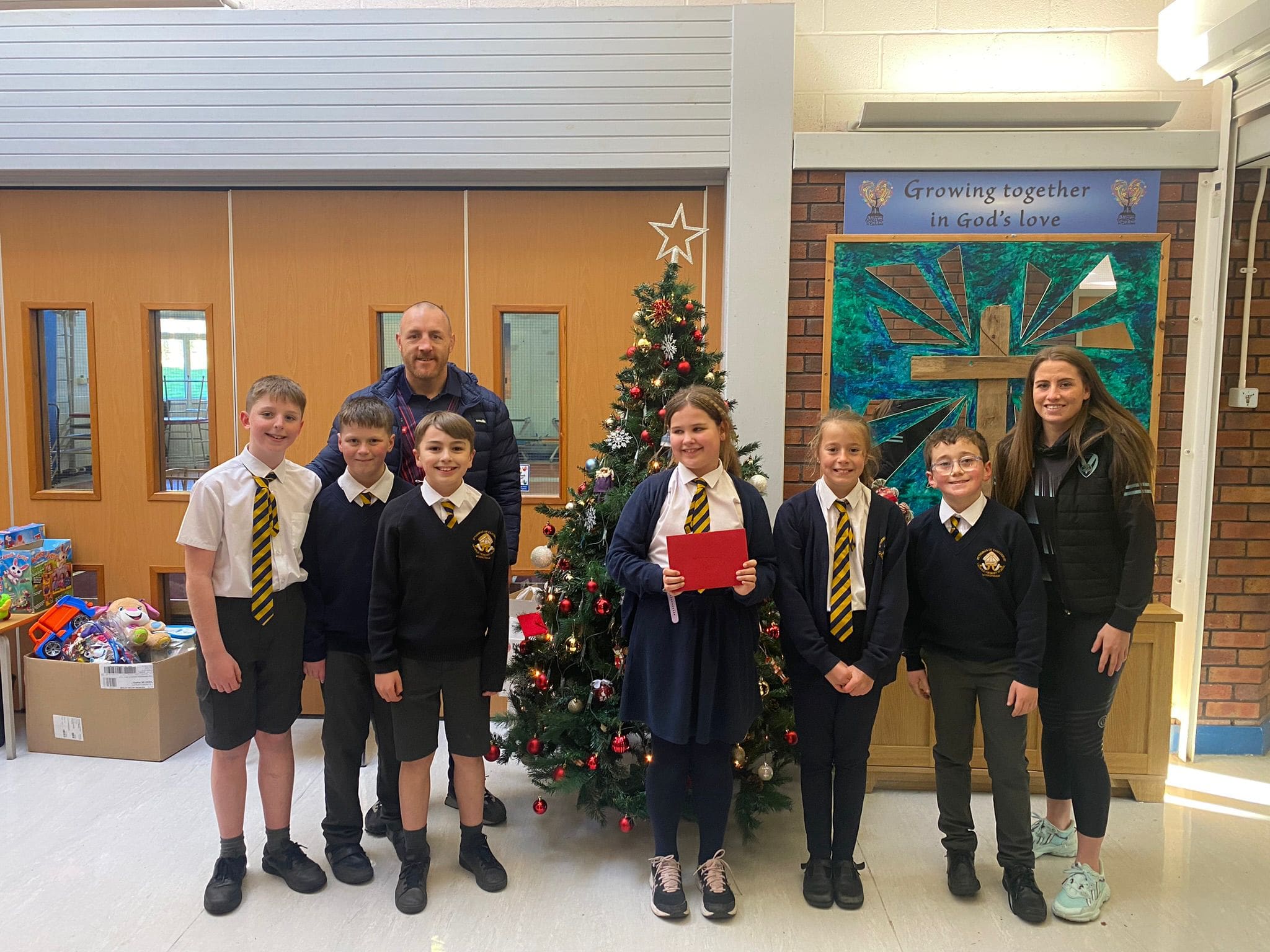 Gallery: Saints spread Christmas cheer to local schools | St.Helens R.F.C.
